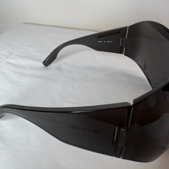 Balenciaga Mask Sunglasses | Worn Once - Picture 14 of 16